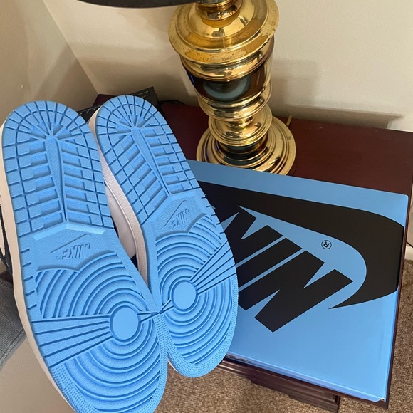 AIR JORDAN RETRO 1 UNC Size 10.5 - Picture 5 of 7